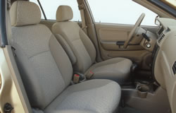 2003 Kia Rio Cinco - interior