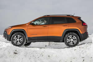 2016 Jeep Cherokee Trailhawk - side view